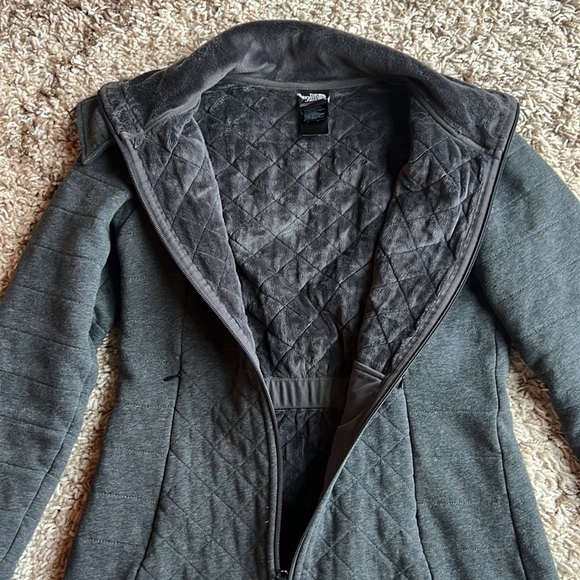 Grey medium weight fleece lined North Face jacket size M - Picture 5 of 5